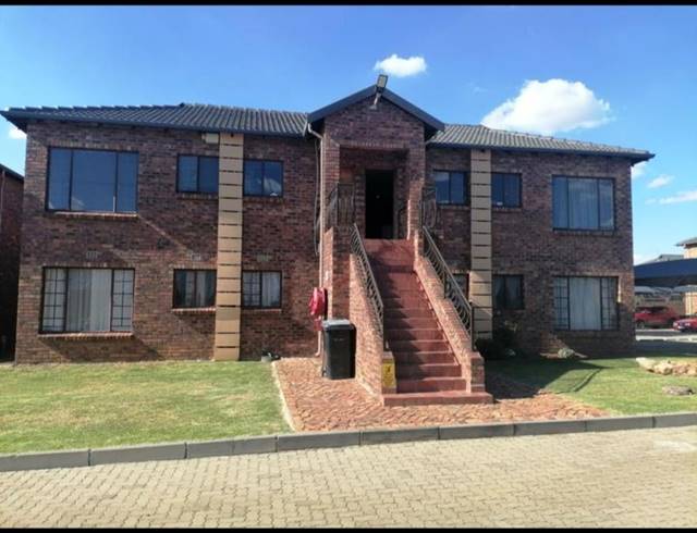 2 BEDROOM APARTMENT FOR SALE IN SONNEVELD
